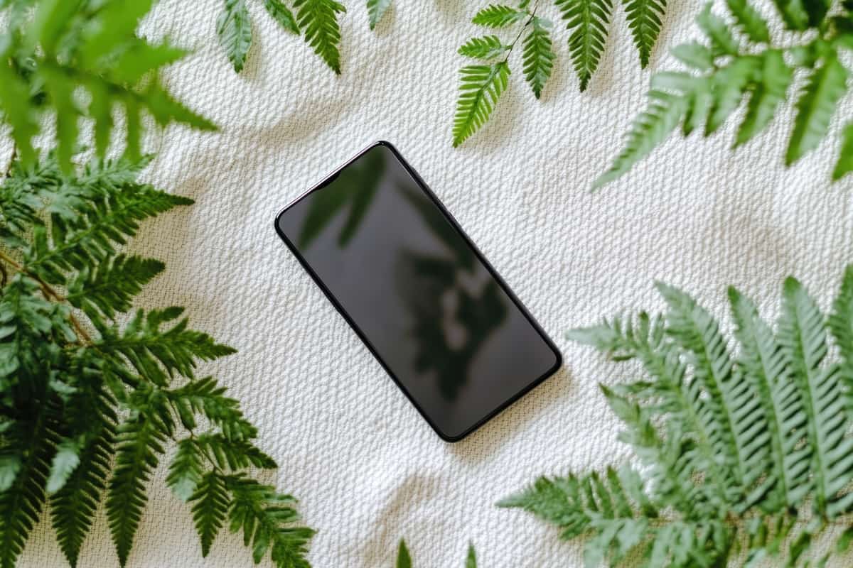 Does Wireless Charging Work Through Tablecloths?