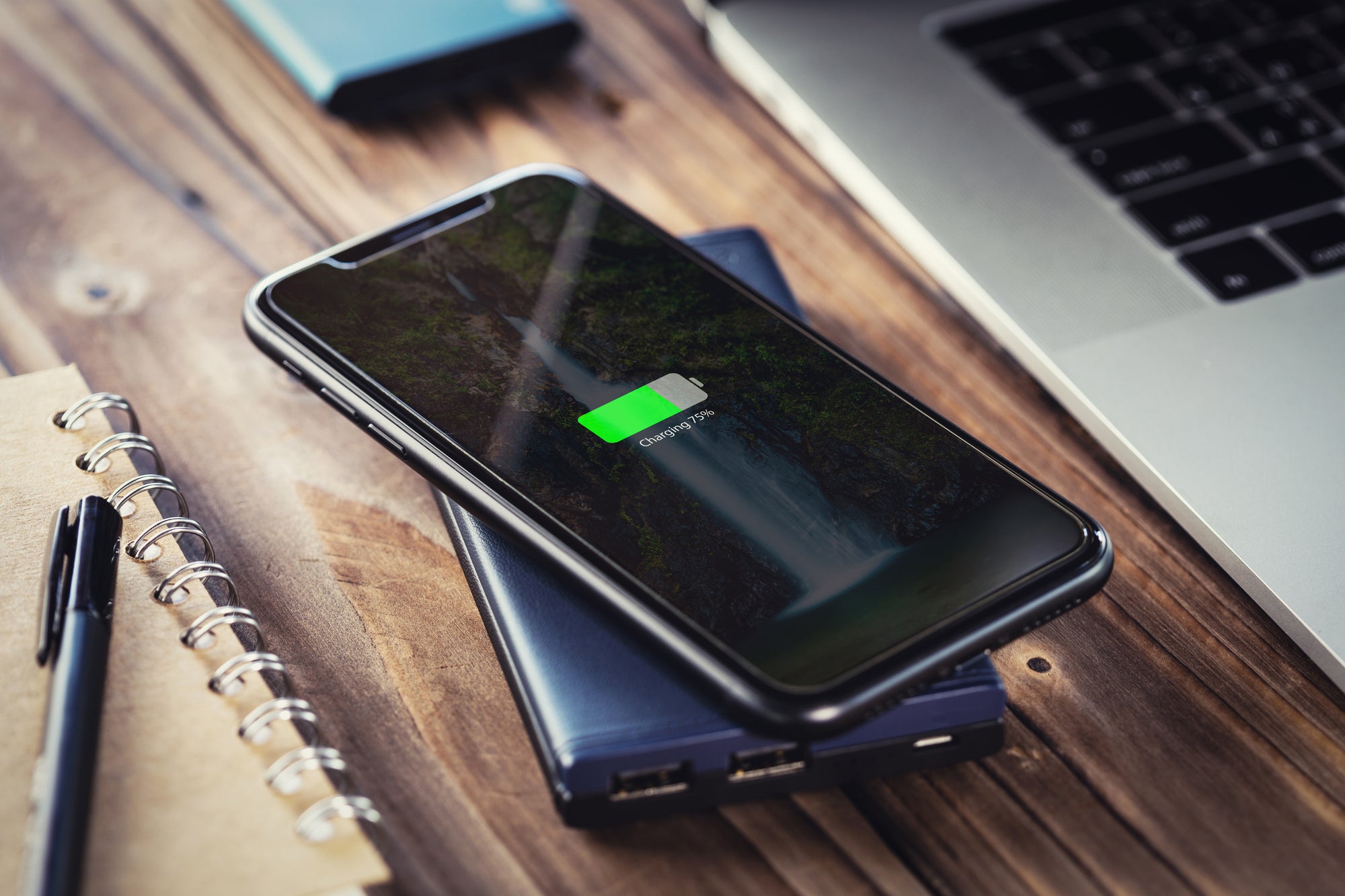 Portable_Power_Bank_With _Wireless _Charging 
